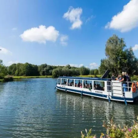 On The Water With Veranda * Simonshaven